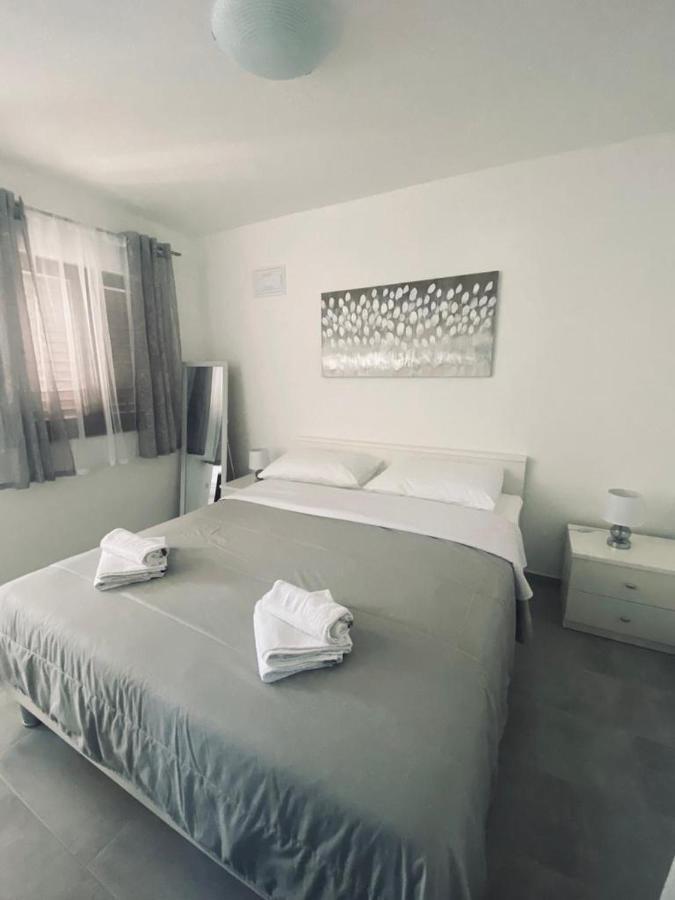 Apartmani Mila Starigrad Paklenica Exterior photo