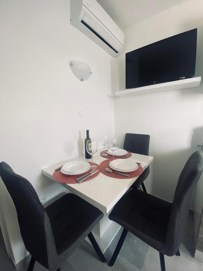 Apartmani Mila Starigrad Paklenica Exterior photo