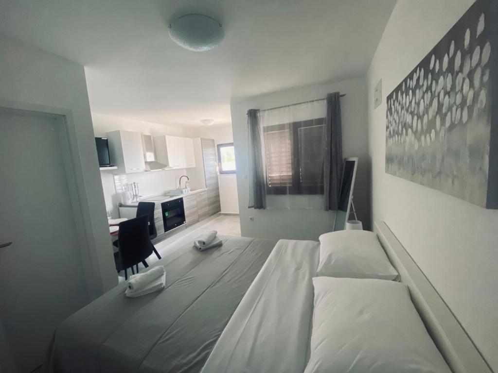 Apartmani Mila Starigrad Paklenica Exterior photo
