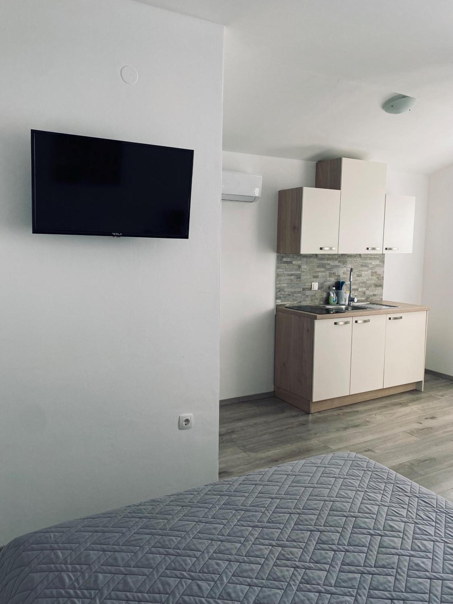 Apartmani Mila Starigrad Paklenica Exterior photo