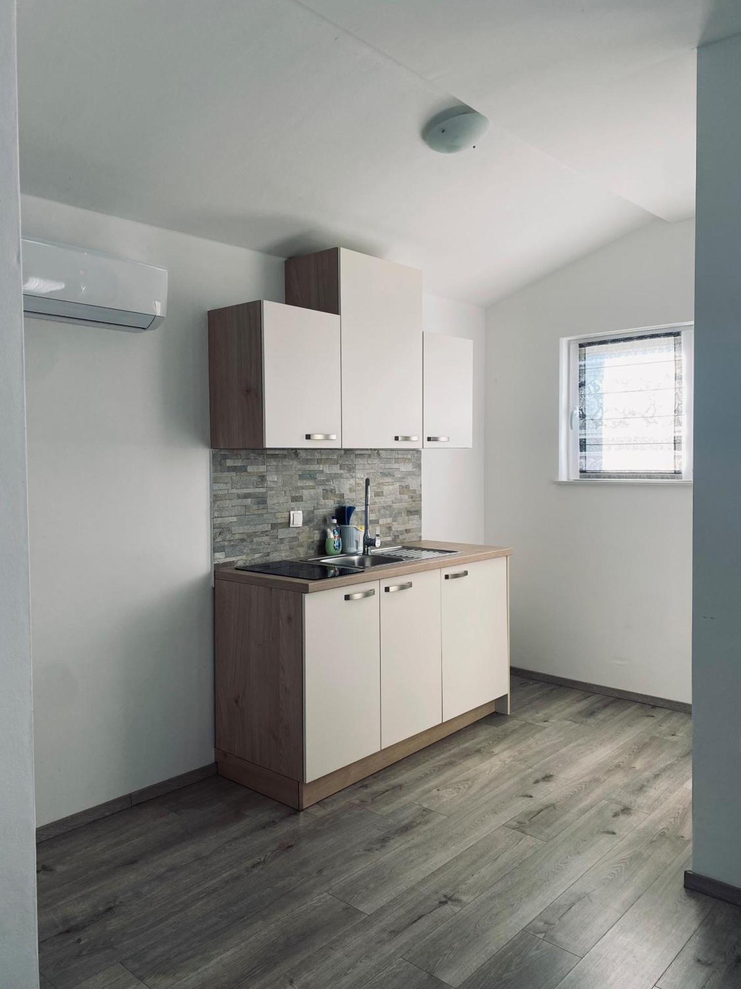 Apartmani Mila Starigrad Paklenica Exterior photo