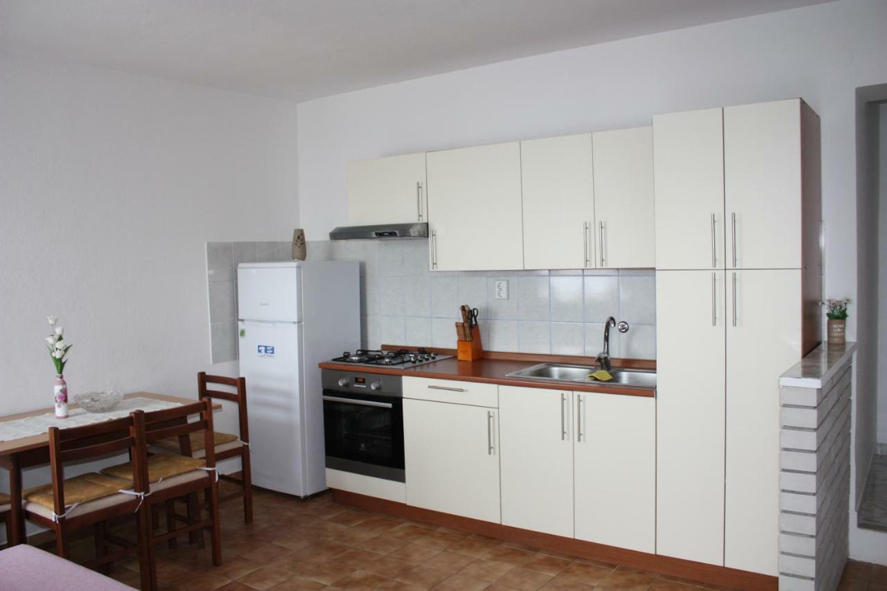 Apartmani Mila Starigrad Paklenica Exterior photo