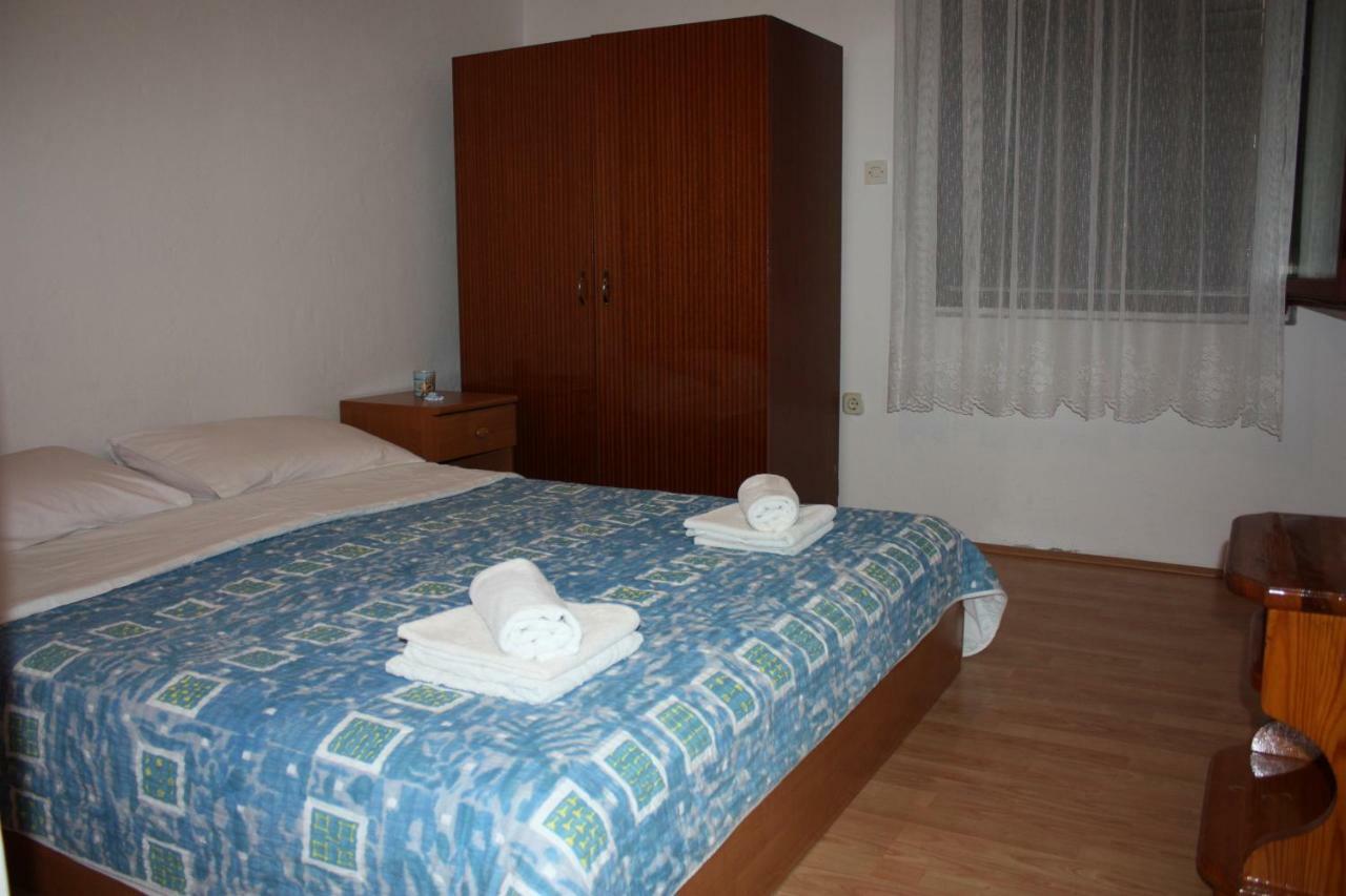 Apartmani Mila Starigrad Paklenica Exterior photo