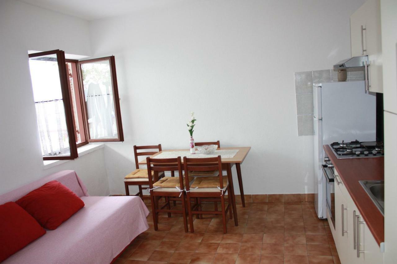 Apartmani Mila Starigrad Paklenica Exterior photo