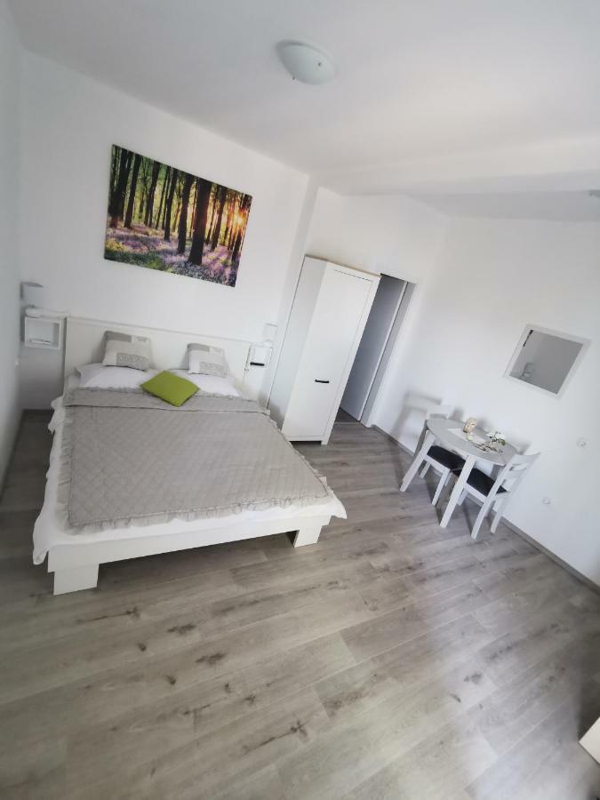 Apartmani Mila Starigrad Paklenica Exterior photo