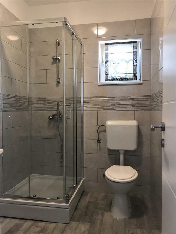 Apartmani Mila Starigrad Paklenica Exterior photo