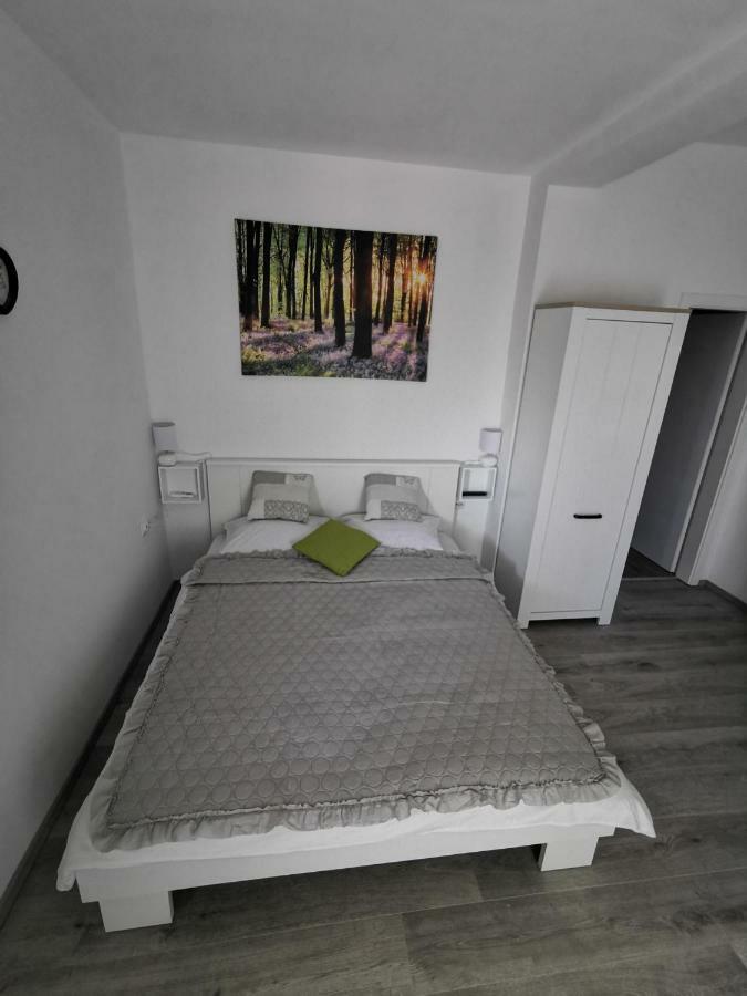 Apartmani Mila Starigrad Paklenica Exterior photo