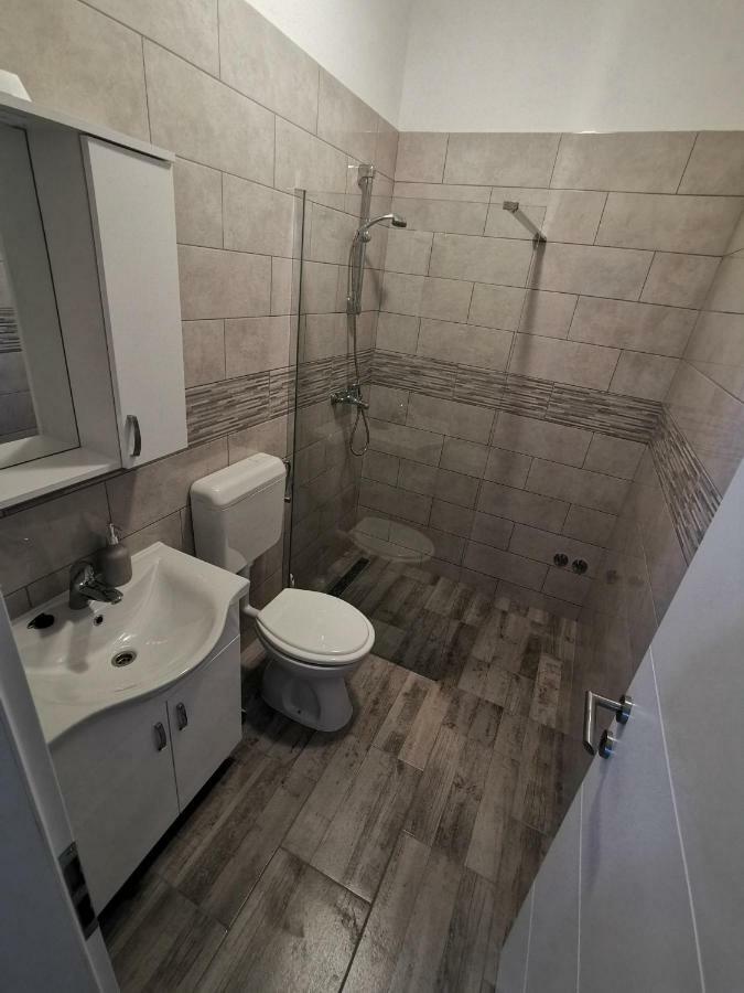 Apartmani Mila Starigrad Paklenica Exterior photo